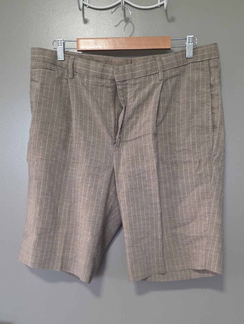 Banana Republic Men's Tan Pinstripe Flat-Front Shorts